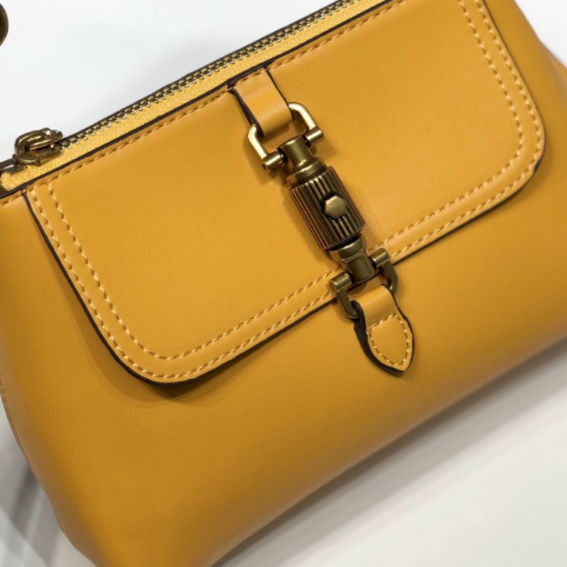 TÚI CHARLES & KEITH XUẤT XỊN