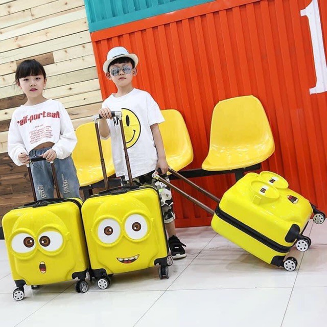 Vali Du Lịch Minion 18 Inch Xinh Xắn Cho Bé Tặng Bộ 3 Mặt Ngỗ Nghĩnh Thay Đổi Hàng Có Sẵn