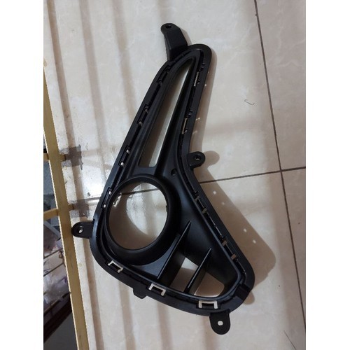 Ốp đèn gầm có lỗ huyndai grand i10 đời 2017-2019