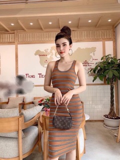 Váy body kẻ tăm