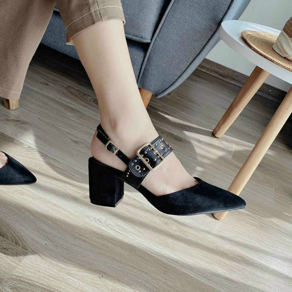 Sandal mũi nhọn quai ngang lỗ đinh 2 màu đen trắng gót trụ - 5P