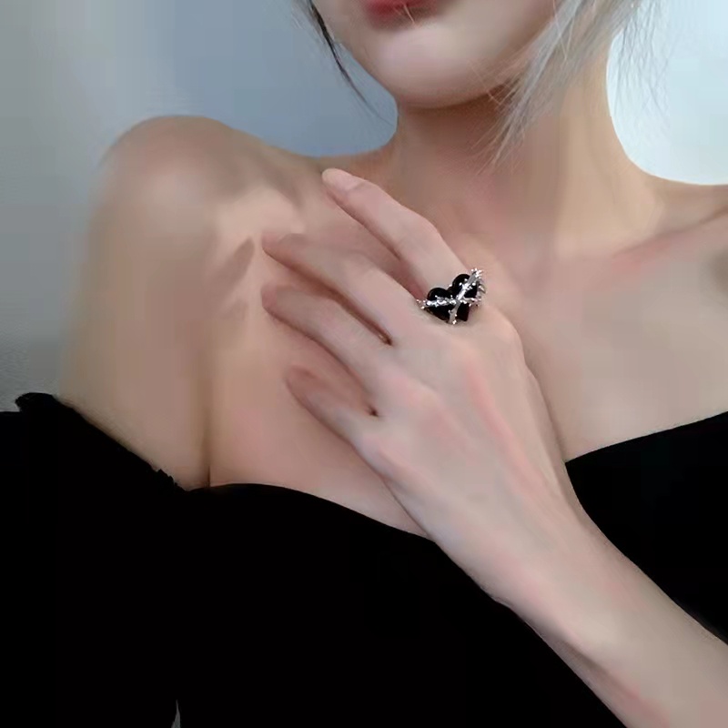 Nhẫn DODDER mặt trái tim dây gai màu đen/ màu bạc cá tính thời trang dành cho nữ