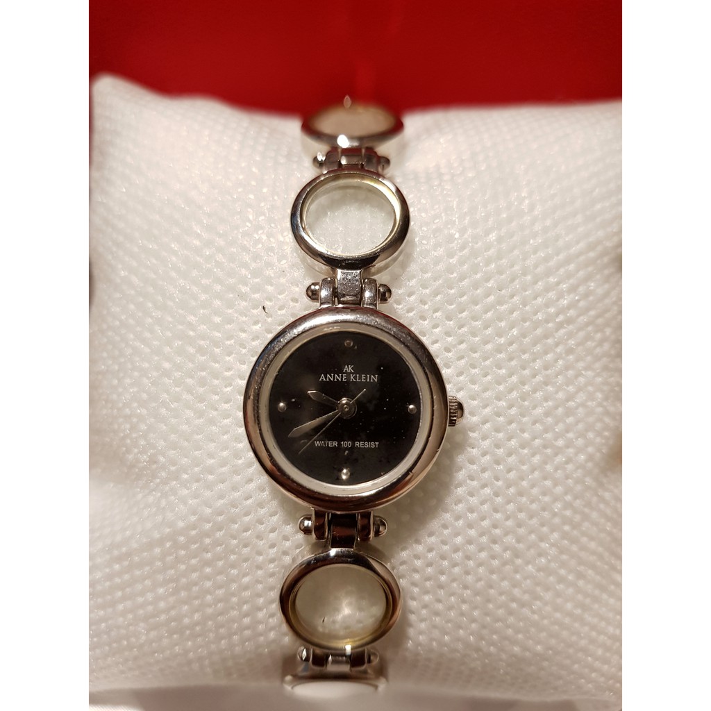 Đồng hồ nữ AK - Một siêu phẩm đồng hồ lắc tay nhỏ xinh tới từ thương hiệu Anne Klein đình đám