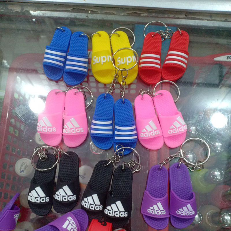 Móc treo chìa khoá hình đôi dép độc lạ