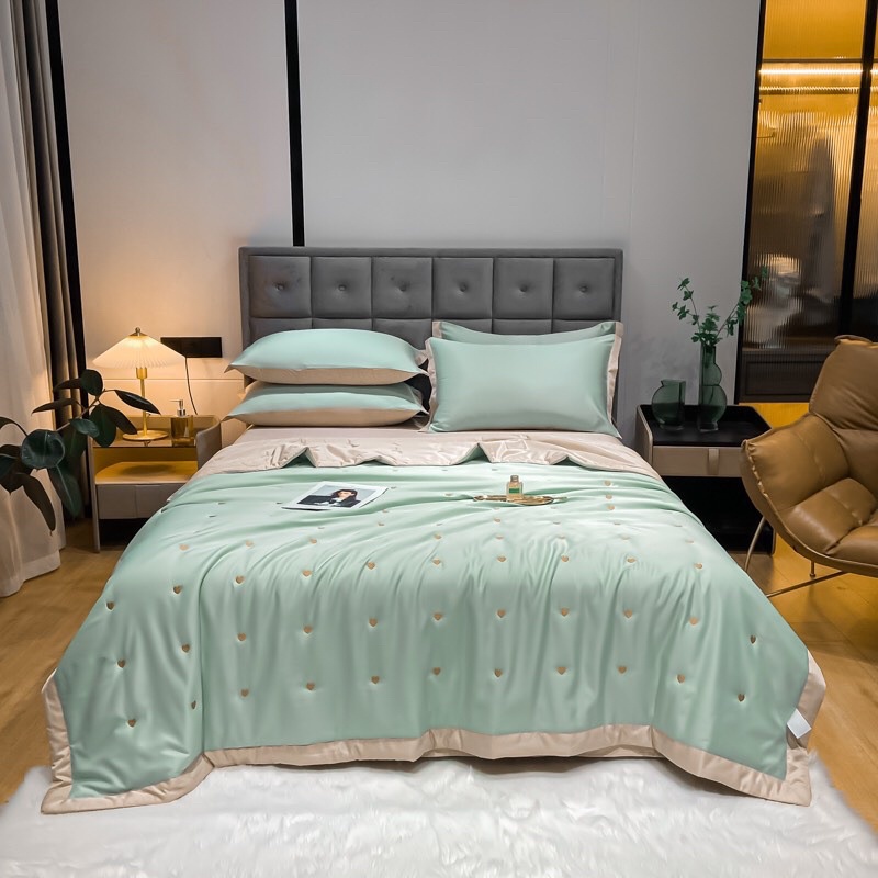 Bộ chăn ga và 2 vỏ gối thêu lụa tim