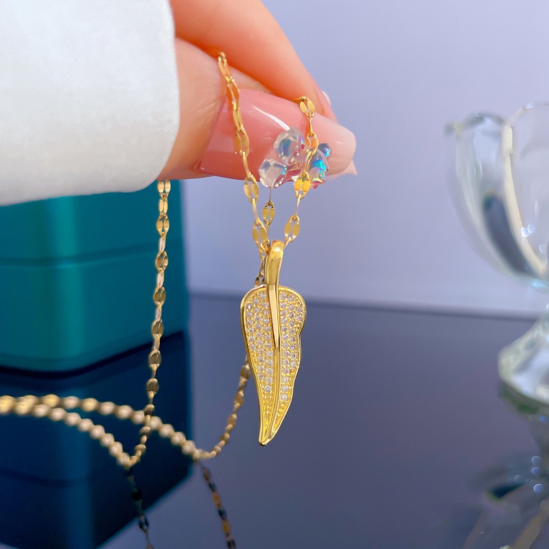 Dây Chuyền Thép Titan Nhẹ Dát Vàng Sang Trọng Cho Nữ Giới