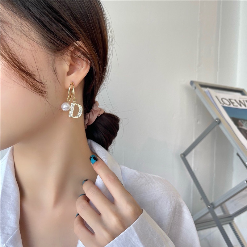 [Augustcloth | AugustJewelry] Bông tai/ Hoa tai hợp kim chữ D phong cách Hàn Quốc