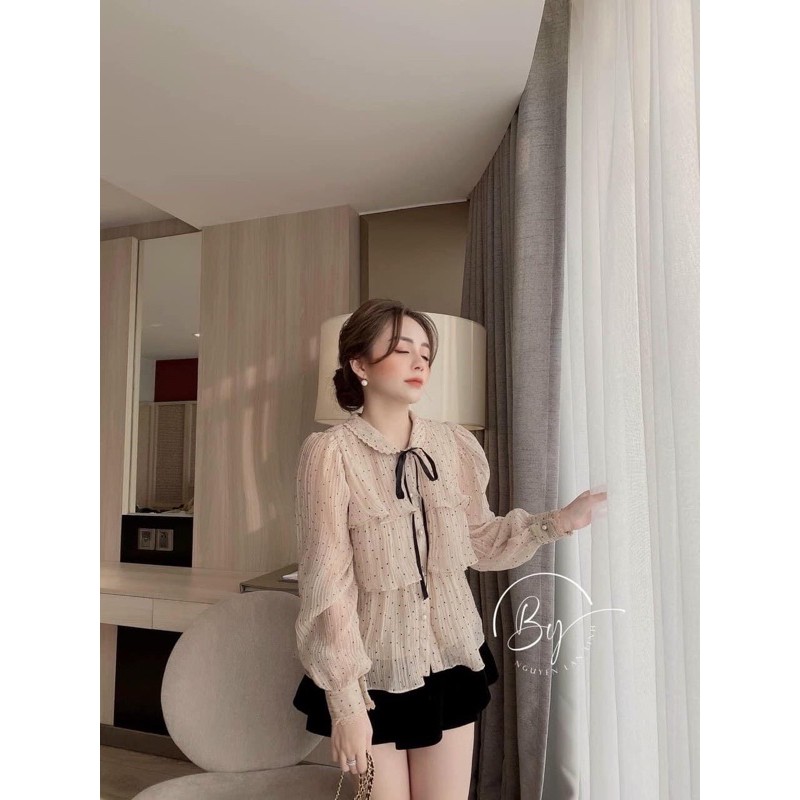 Áo bèo tầng chấm bi cổ sen (135k)