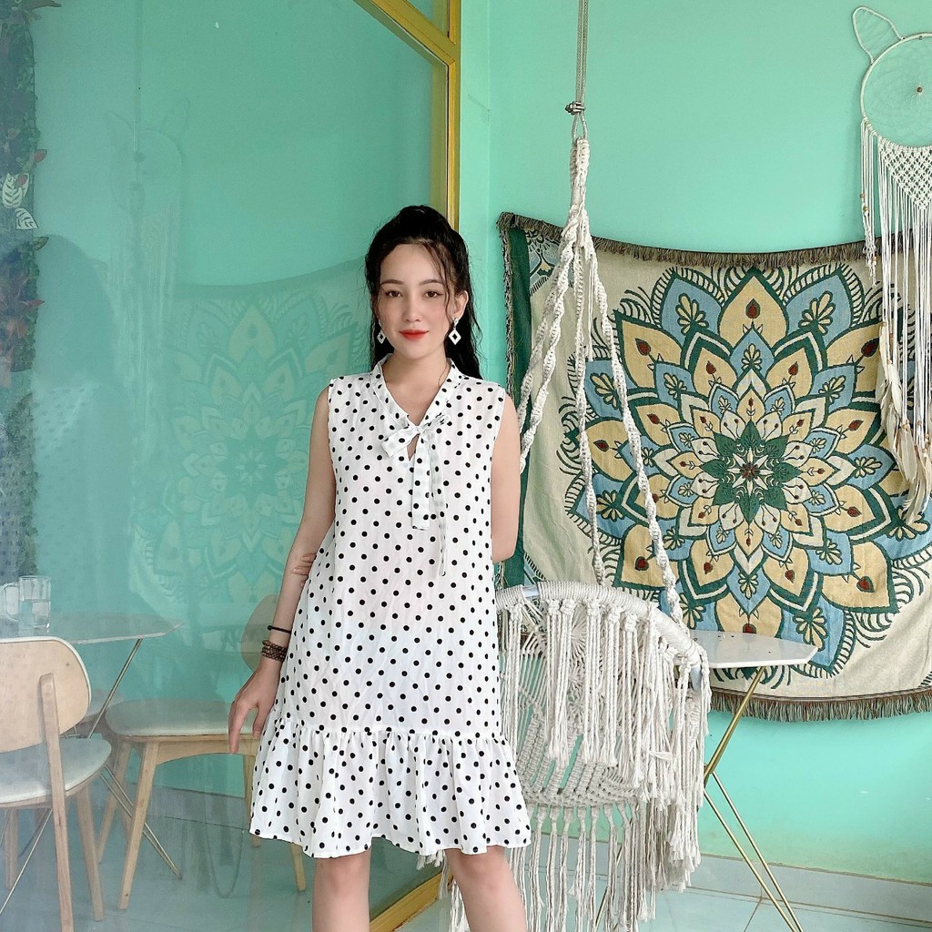 Đầm dạo phố sát nách chấm bi đuôi cá