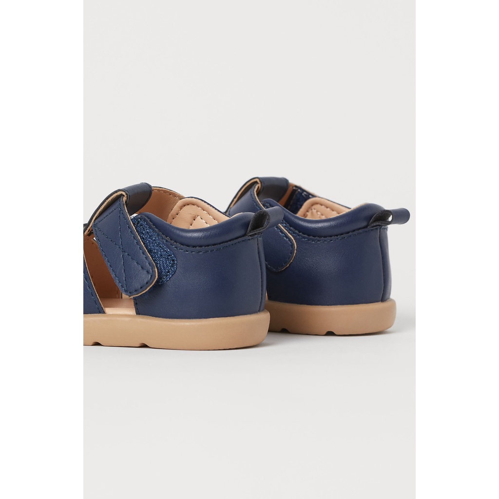 Sandal Hm auth Us