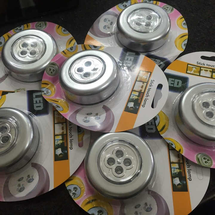 Đèn led dán tường - Ấn là sáng