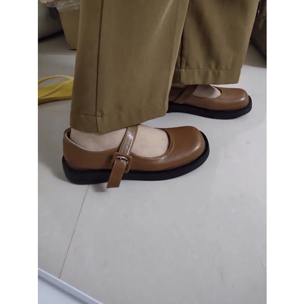 Giày marry jane da bóng kiểu dáng vintage