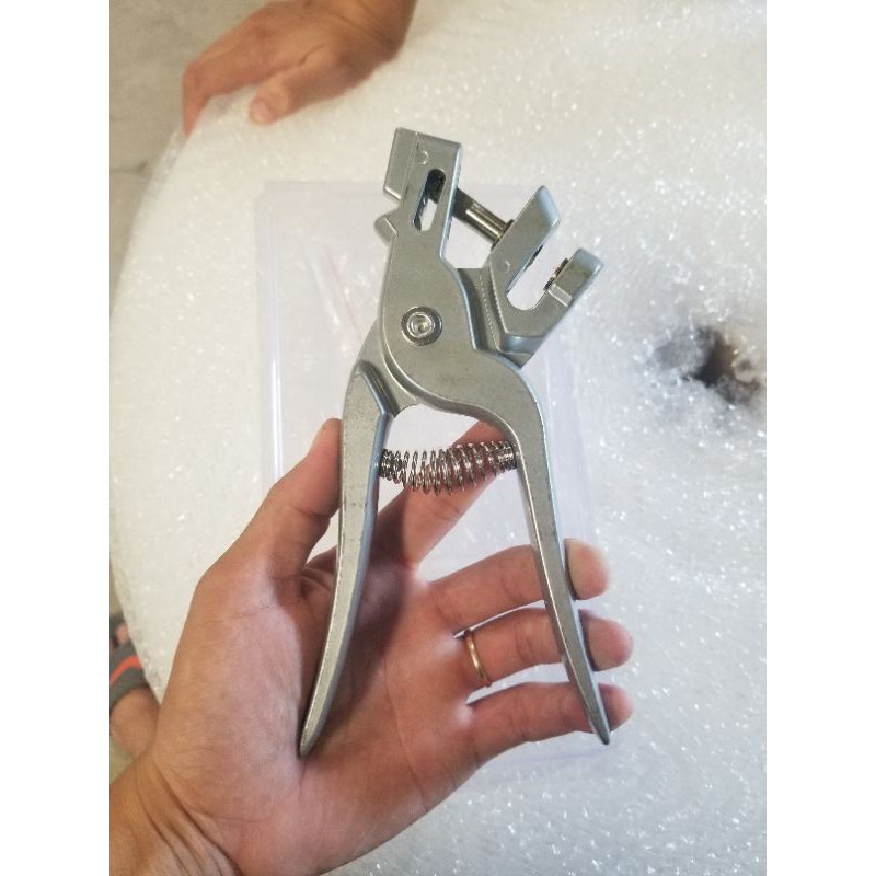 Kìm Bấm Lỗ Tai Lỗ Tròn Heo Đeo Khuyên - Kìm Bấm Lỗ Tai Heo