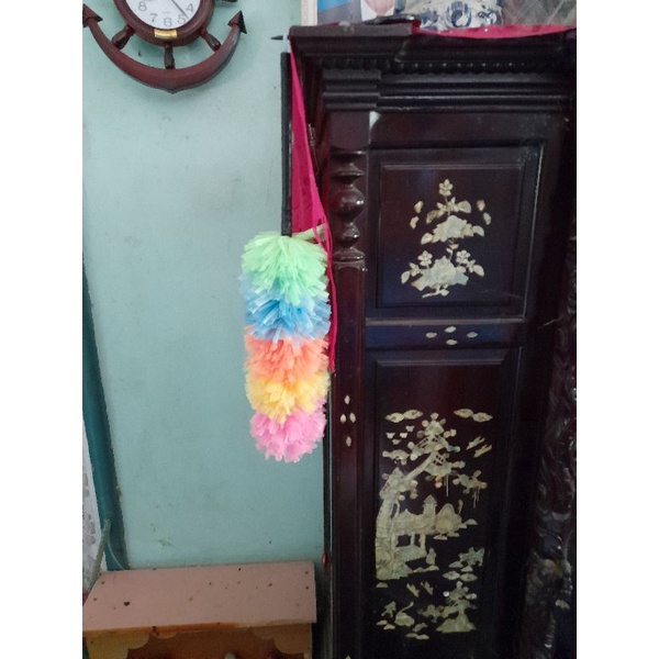 CHỔI QUÉT BÀN GHẾ, TỦ THỜ, XE HƠI. Nhiều màu, vải mùng mềm mại, treo rất đẹp ở phòng thờ, phòng khách.