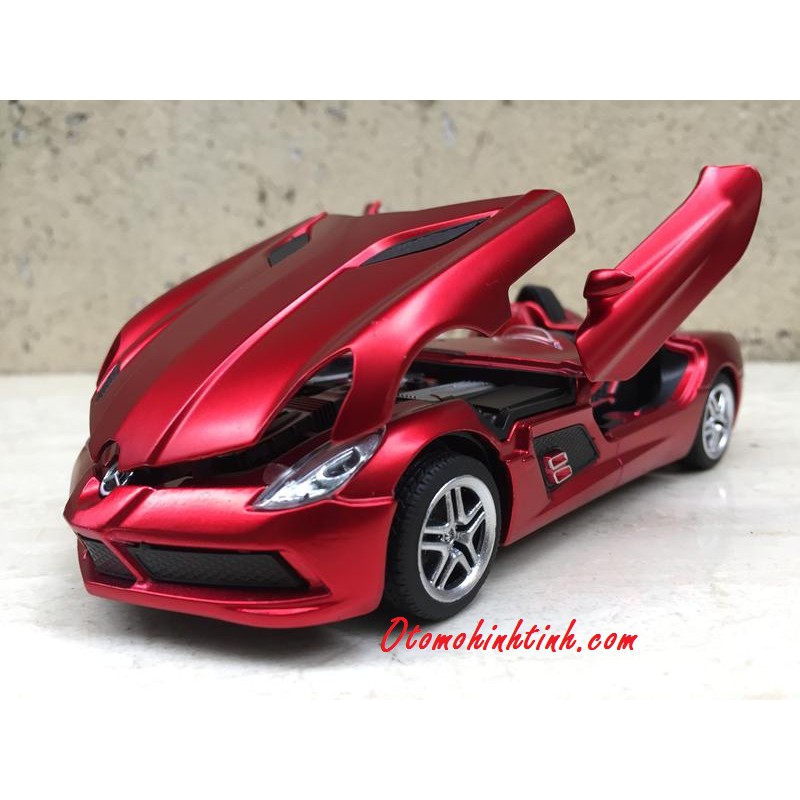 Mô hình xe ô tô Mercedes SLR Stirling Moss 1:32
