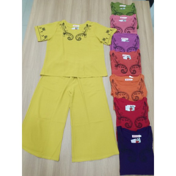 Sét đồ bộ đũi dành cho tuổi trung niên thêu viền cổ | BigBuy360 - bigbuy360.vn