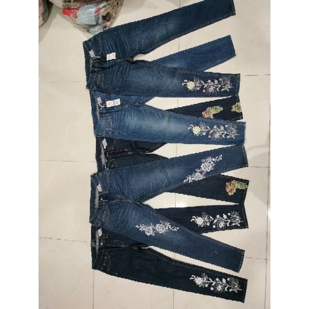 Quần jean thêu William vnxk