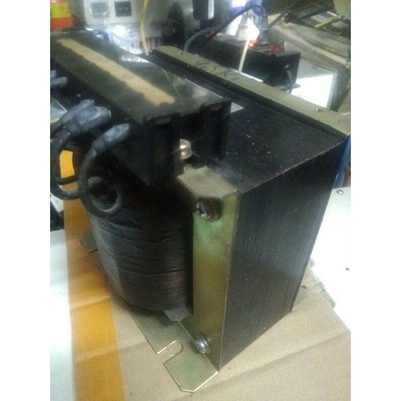 Biến áp cách ly GOMI 220V >100V 110V