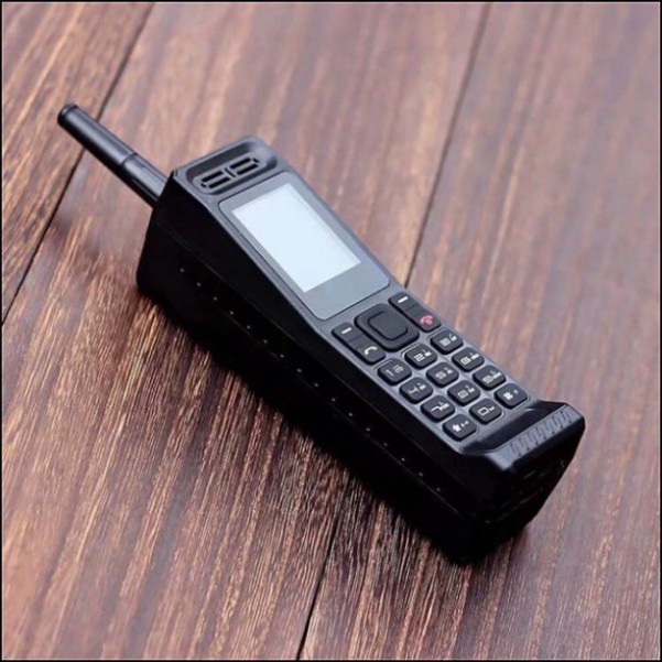 RẺ NHƯ CHO Điện Thoại 4 Sim Pin Khủng Retro Telephone W2 Sạc cho Smartphone giả giọng nói RẺ NHƯ CHO