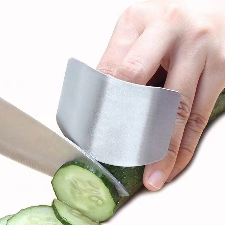 1 Dụng Cụ Bảo Vệ Ngón Tay Bằng Thép Không Gỉ Khi Cắt Thức Ăn