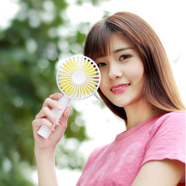Quạt tích điện cầm tay có đế