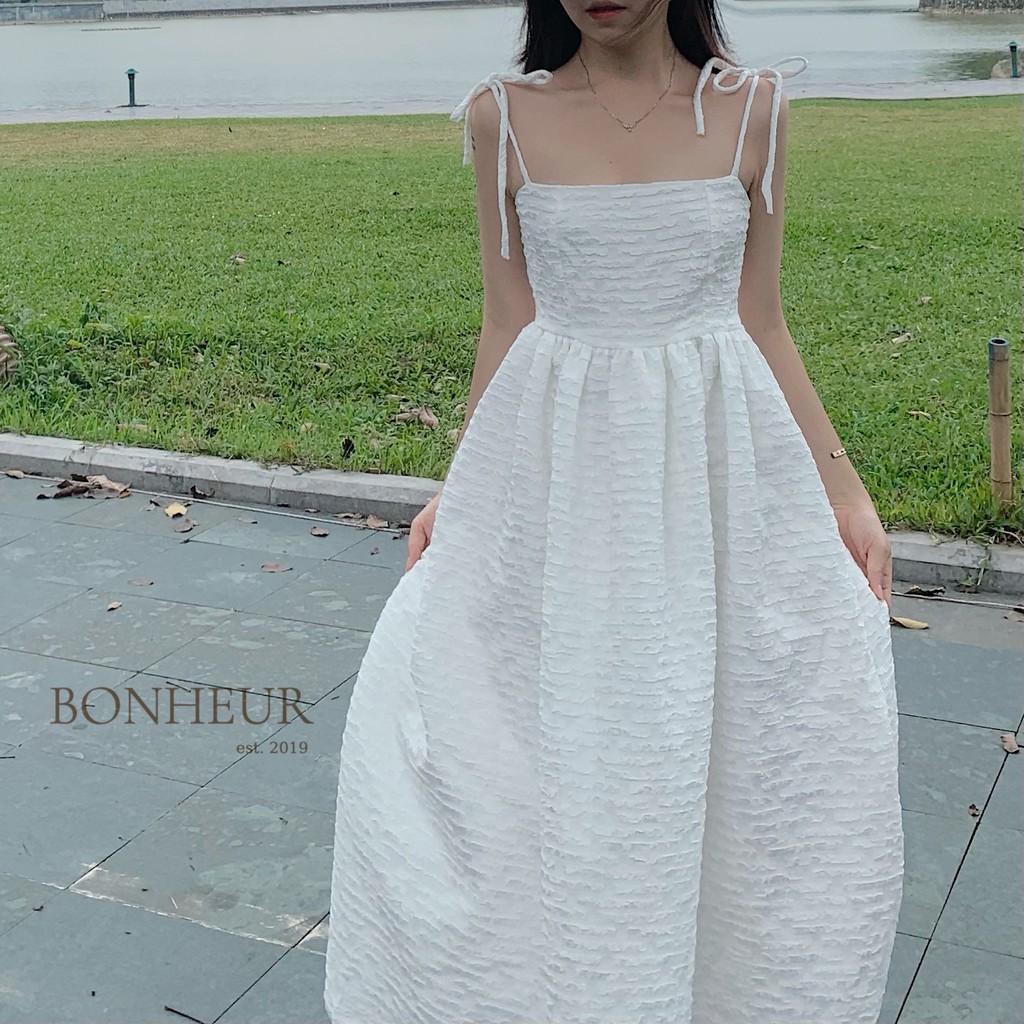 Váy hai dây trắng xuông dài đầm xòe midi chất gấm xốp nổi vân kẻ thanh lịch kiểu tiểu thư sang chảnh Ciara Dress White | BigBuy360 - bigbuy360.vn