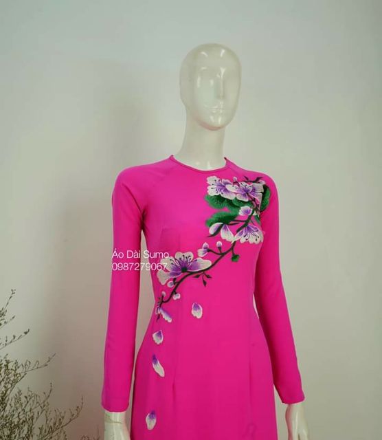 Áo dài lụa thêu tay