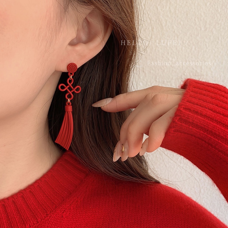 Bông tai dáng dài màu đỏ thời trang năm mới
