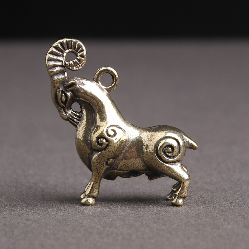 Móc khóa hình con dê may mắn cổ điển