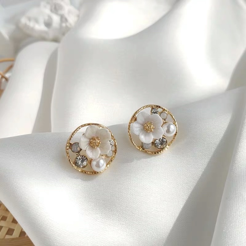 Hoa tai đính hạt và hoa - Maben