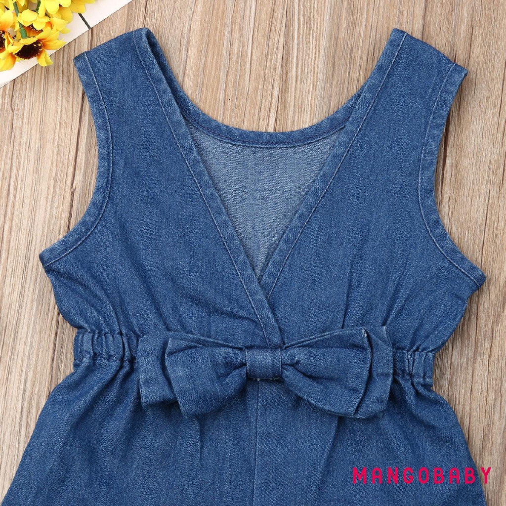 Trang phục jumpsuit denim in hình hoạt hình xinh xắn cho bé gái