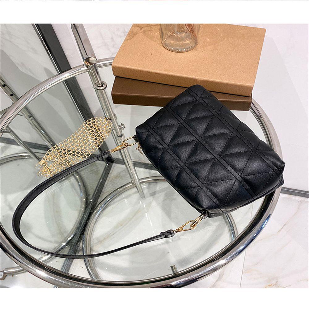 Túi Đeo Chéo Thêu Họa Tiết Hình Thoi Phối Dây Xích Thời Trang MIHAN1