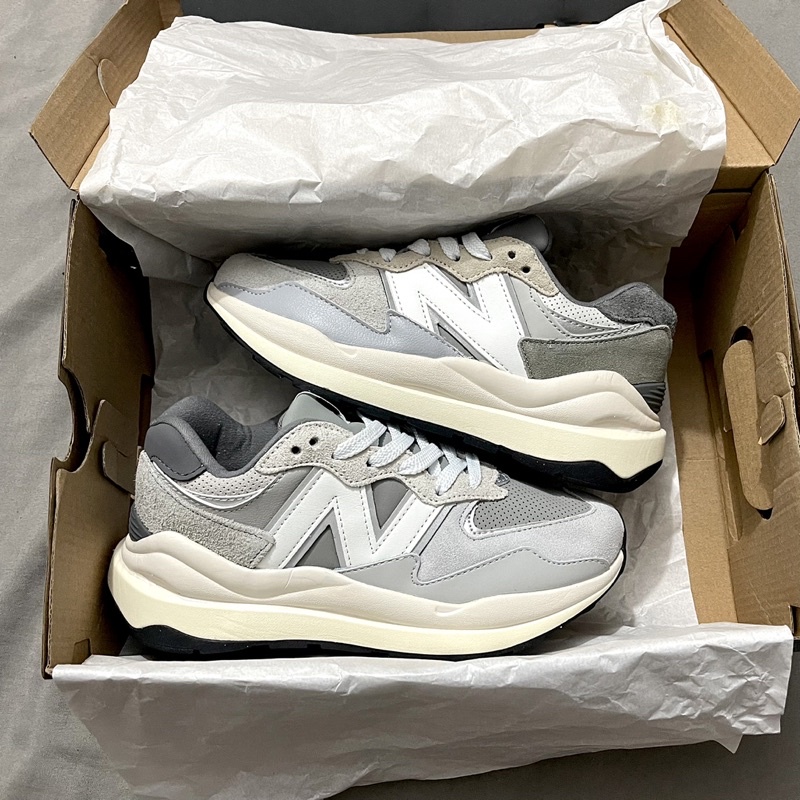 Giày sneaker NB57/40 Xám tiêu chuẩn