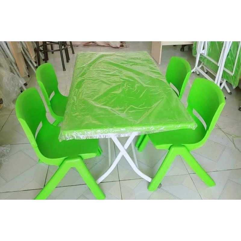 Bàn nhựa đúc cho các bé Mầm non