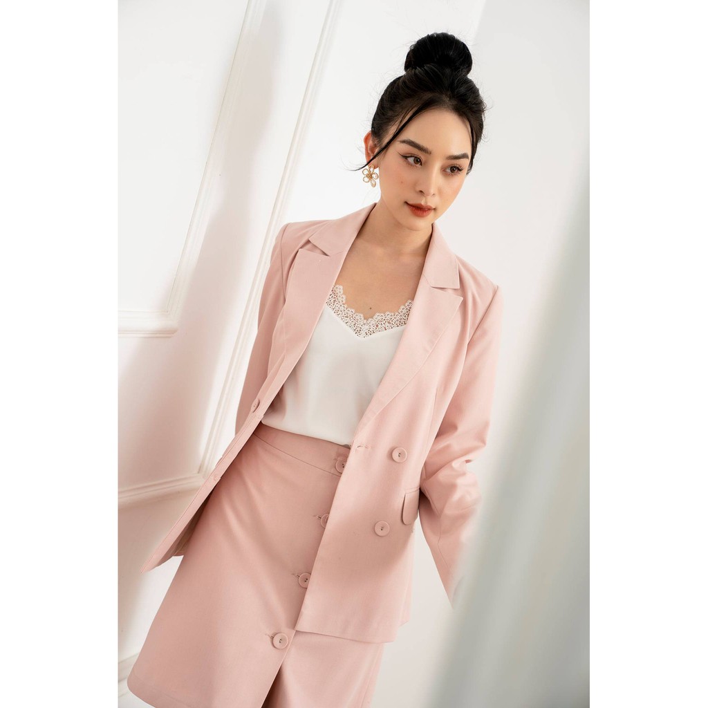 AMELIE Áo blazer cổ ve túi cơi tay xẻ đính khuy by Amelie
