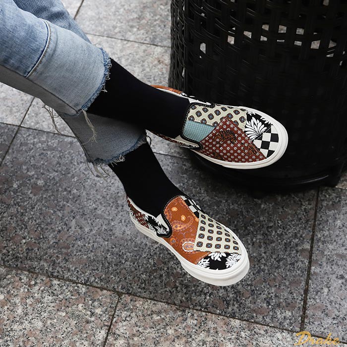 Giày sneakers Vans UA Classic Slip-On Tiger Patchwork VN0A4U381IO