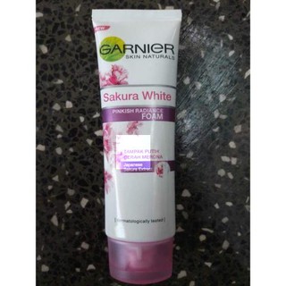 SỬA RỬA MẶT TRẮNG DA - SAKURA WHITE