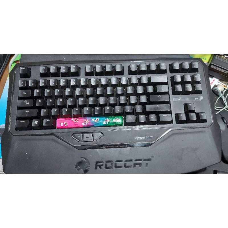 Bàn phím Roccat.