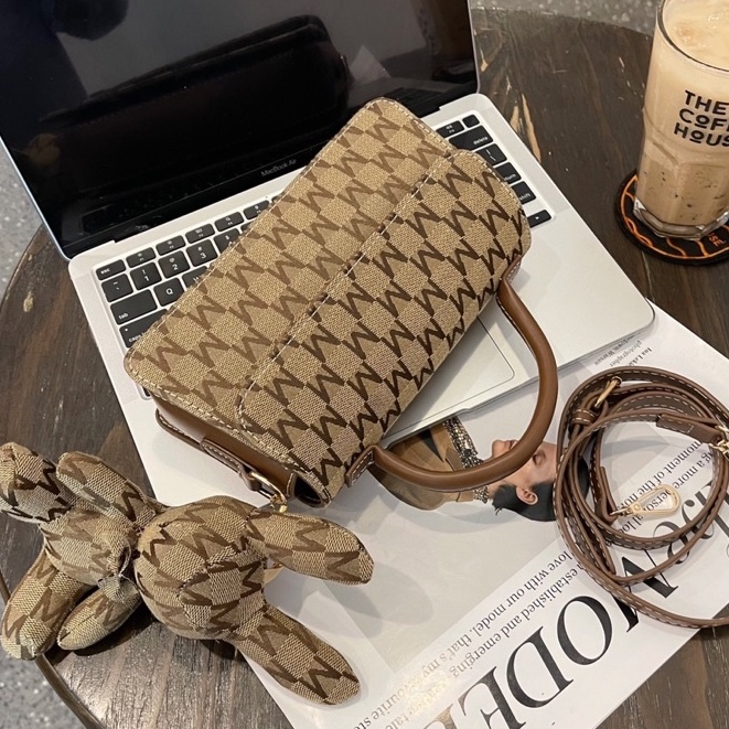 Túi cầm tay, đeo chéo sai 21 hàng đẹp có dây da đeo chéo (ko hộp)