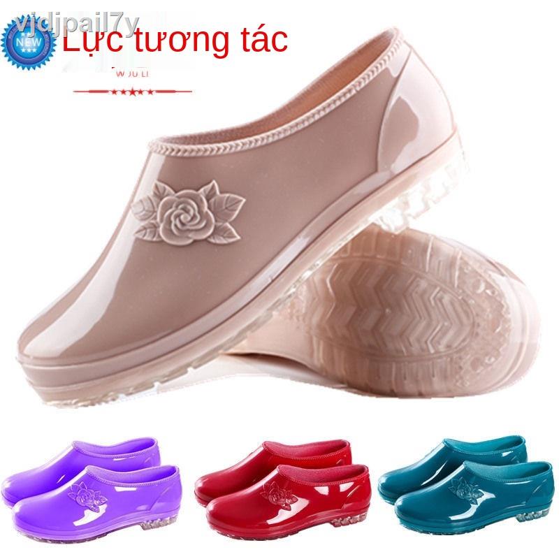 Giày đi mưa Intercalary ống ngắn của phụ nữ cổ thấp dành cho người lớn miệng cạn cộng với nhung nước ủng nhà bế