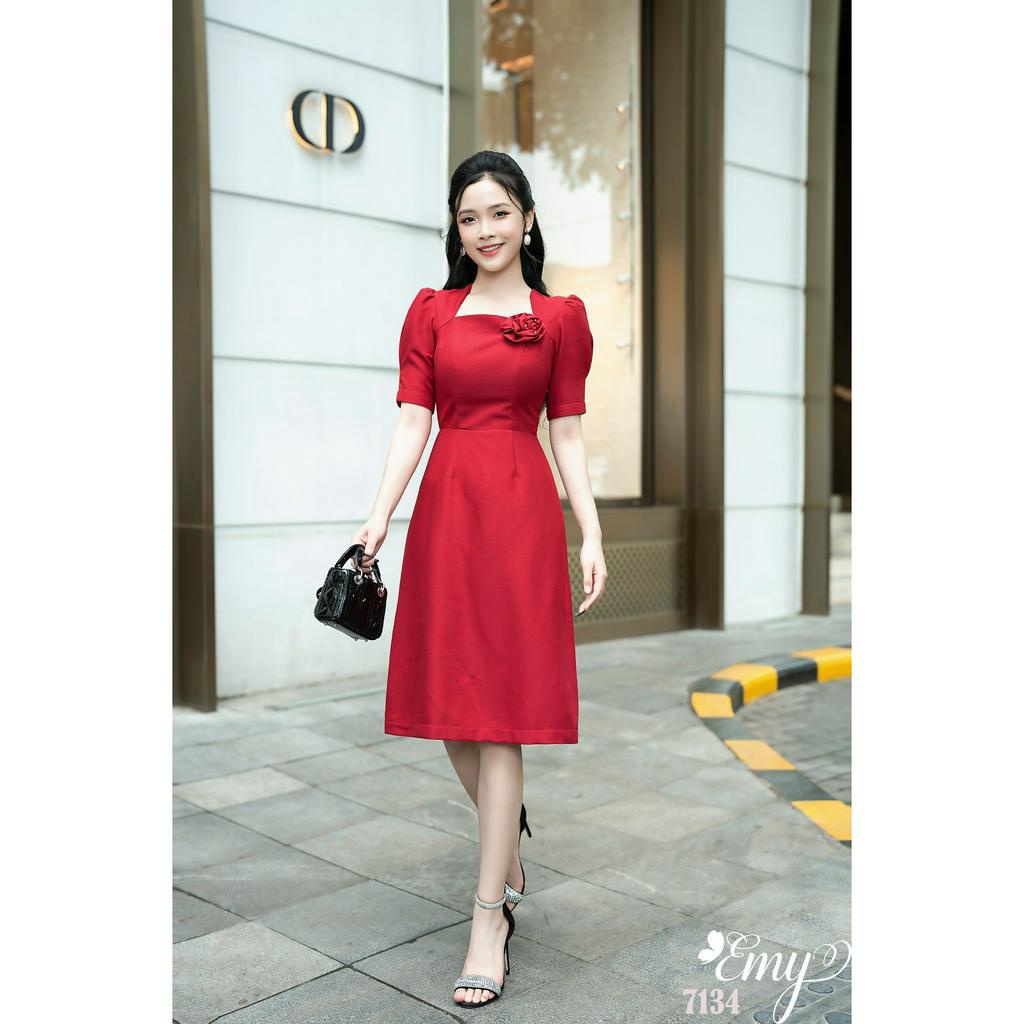 Đầm EMY EM7134  Xoè Đỏ Cổ Vuông