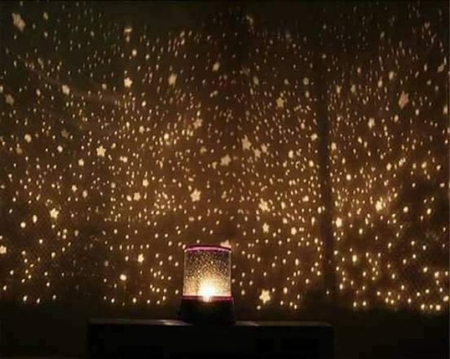 Đèn ngủ phát các tia sáng hình ngôi sao, trái tim lung linh, đẹp mắt.
- Chế độ đèn led tiết kiệm năng lượng tối ưu,  dị | BigBuy360 - bigbuy360.vn