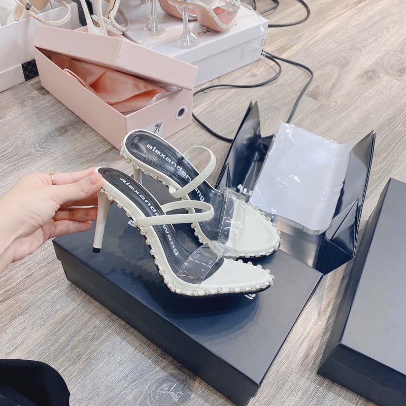 Guốc mica viền đinh siêu hót kèm video và ảnh thật