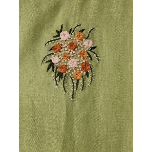 Đầm linen tưng cao cấp thêu hoa tiết hoa ngực