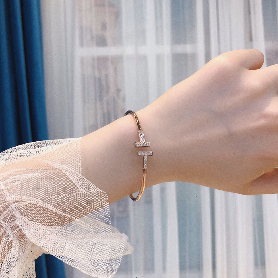 Vòng tay đính đá phong cách Hàn Quốc dành cho nữ