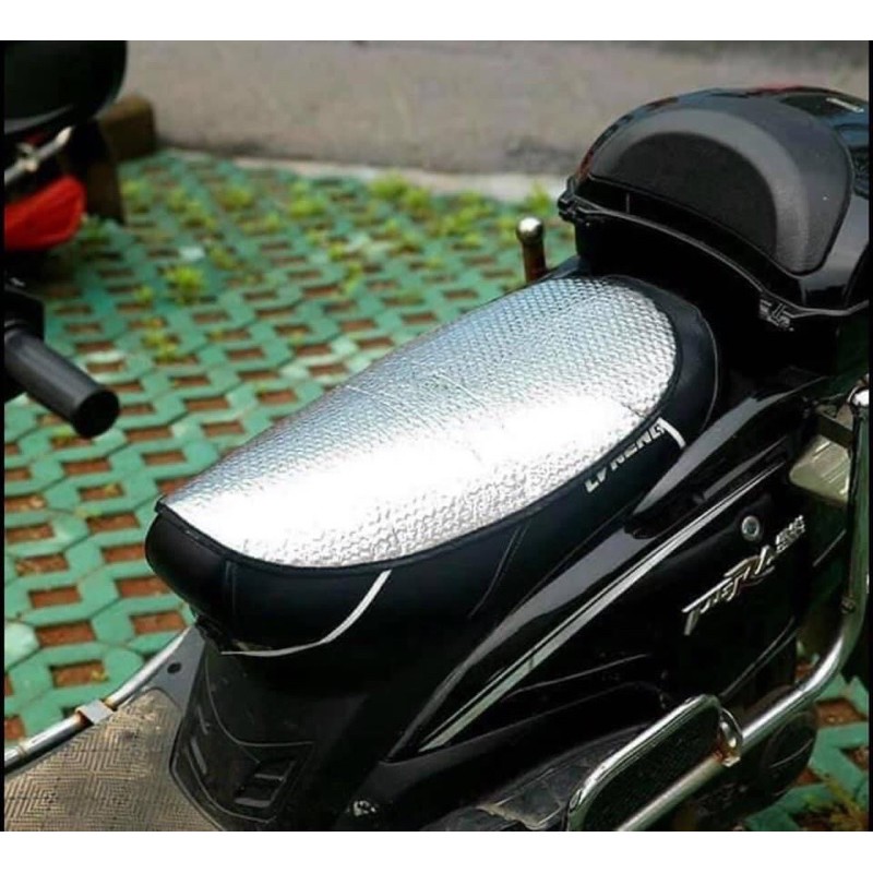 Tấm bạc lót yên xe máy chắn chống nóng