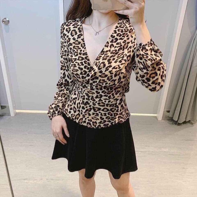 Áo da báo H&M