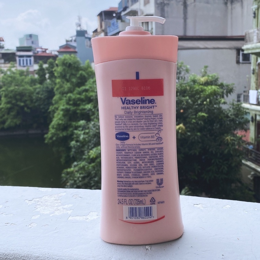 Sữa Dưỡng Thể Vaseline Healthy White UV Lightening 725ml