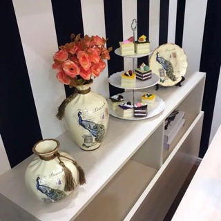 Set lọ hoa và hoa trang trí