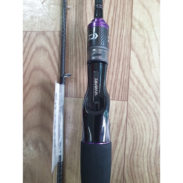 Cần Lure Daiwa 2 khúc INFEET -602 MHB  kèm quà